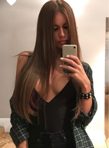 Benzersiz otelde buluşan Eyşan