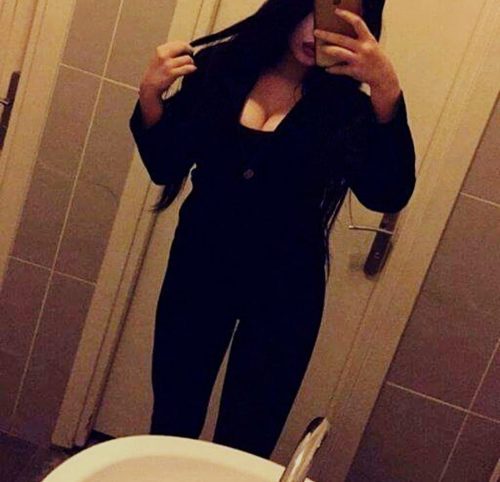 Beyaz renk ciltli Seksapel Eylül