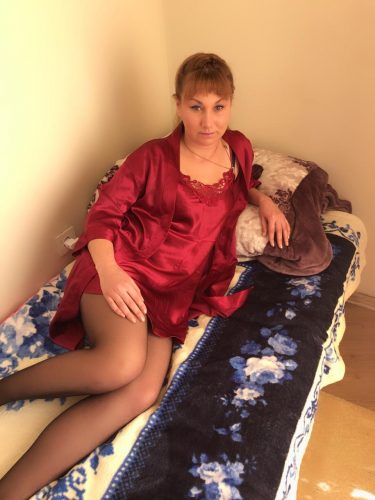 Cazibeli sarışın kadın Aypare