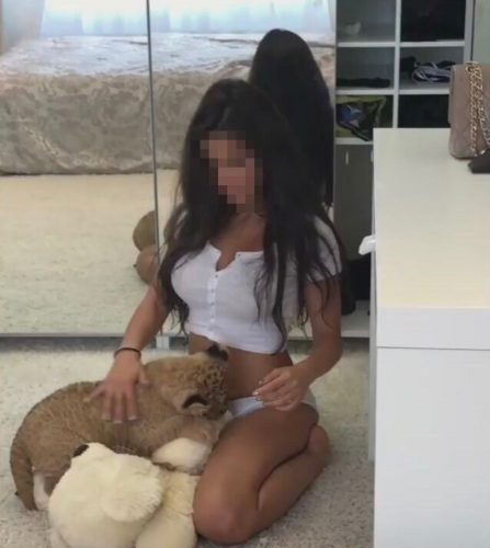 Çekici kendi yeri olan hatun Nilgün