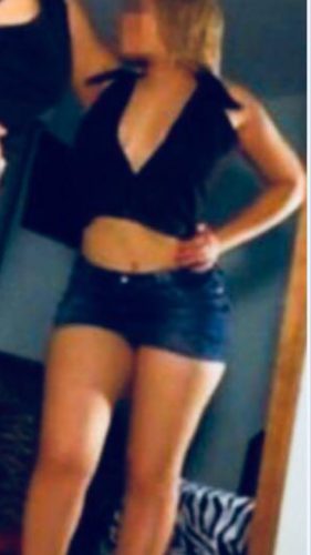 Cıvıl-cıvıl ön sevişme yapan escort Harika