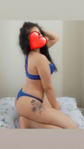 Elit sakso çeken Izel