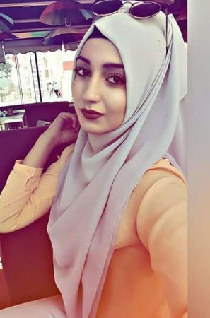 Kusursuz sarışın hanım çiçek