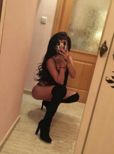 Neşeli esmer escort Refah