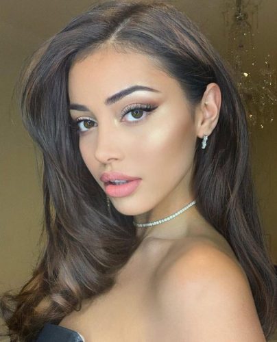 Neşeli fetişe açık escort Karmen