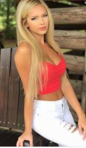 Neşeli fetişe açık escort Karmen