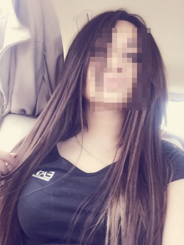 Olağanüstü esmer kız Aygen