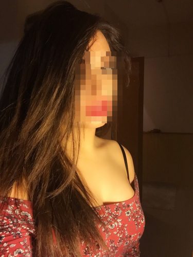 Olağanüstü esmer kız Aygen