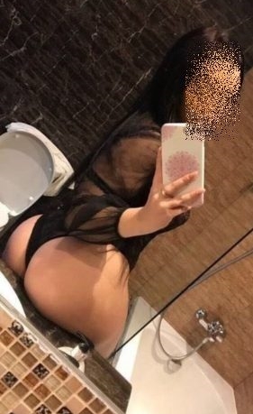 Şımarık sakso çeken kız Meriç